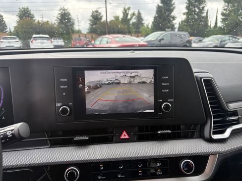 Used 2025 Kia Sportage LX FWD image 23