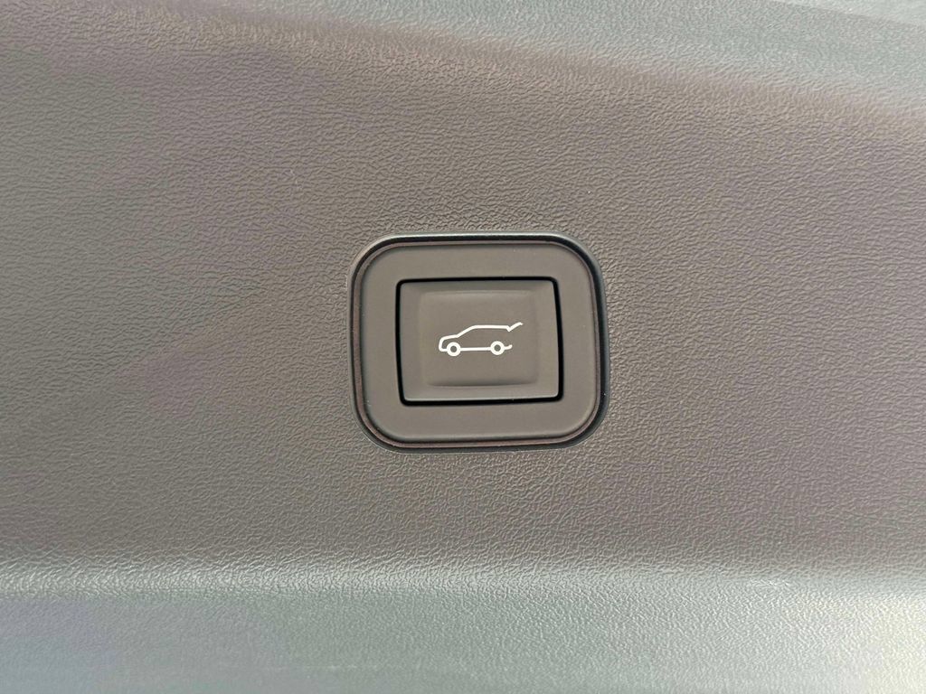 Used 2026 Cadillac Vistiq Luxury AWD/4WD image 19