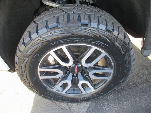 Used 2021 GMC Sierra 1500 AT4 w/ AT4 Premium Package image 13