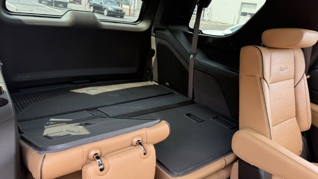 Used 2025 Cadillac Escalade Premium Luxury w/ LPO, Floor Liner Package AWD/4WD image 21