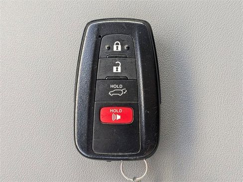 Used 2020 Toyota Highlander XLE image 38