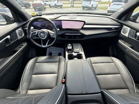 Used 2025 Buick Enclave Avenir AWD/4WD image 21