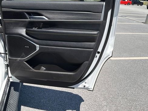 Used 2024 Jeep Wagoneer Series II w/ Flexible Seating Group RWD image 16