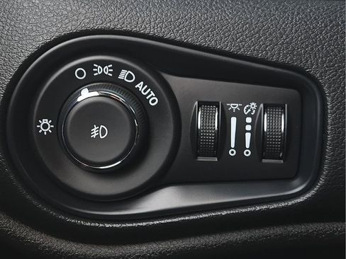 Used 2021 Jeep Renegade Latitude image 18