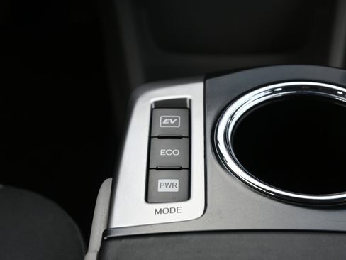 Used 2017 Toyota Prius V Three image 25