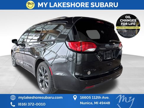 Used 2020 Chrysler Pacifica Limited w/ S Appearance Package image 5