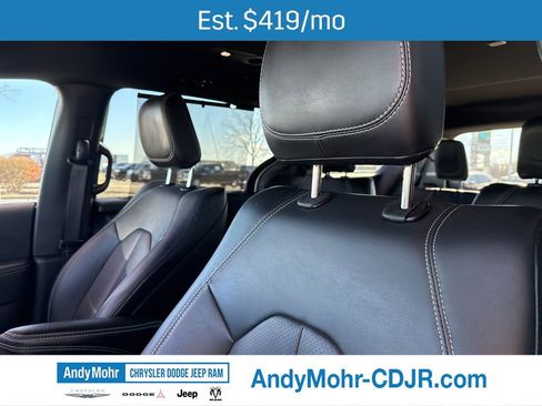 Used 2025 Chrysler Pacifica Select FWD image 13