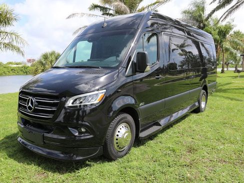 Used 2024 Mercedes-Benz Sprinter 3500 image 5