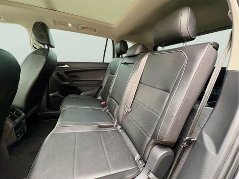 Used 2021 Volkswagen Tiguan SE w/ Panoramic Sunroof Package FWD image 11
