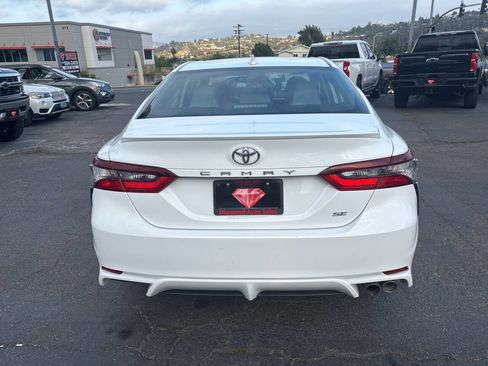 Used 2022 Toyota Camry SE FWD image 6