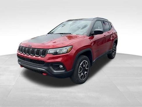 Used 2025 Jeep Compass Trailhawk AWD/4WD image 3