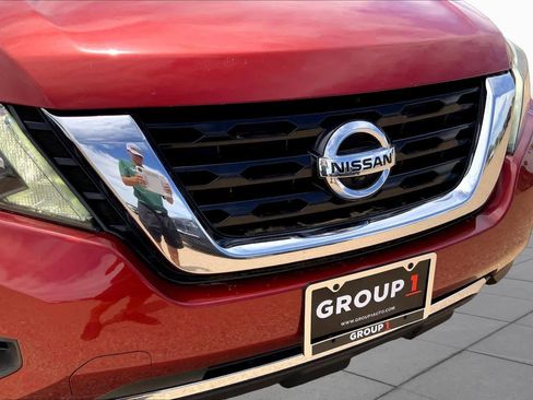 Used 2017 Nissan Pathfinder Platinum FWD image 37