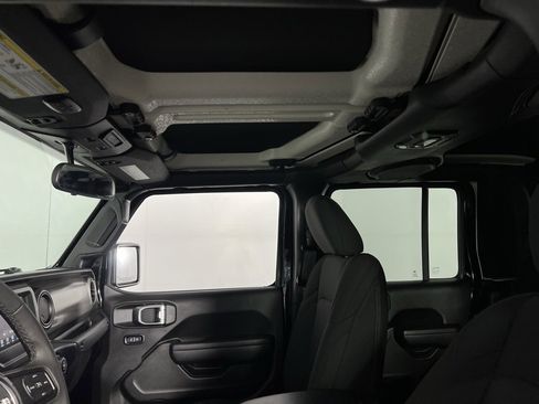 Certified 2023 Jeep Gladiator Willys image 22