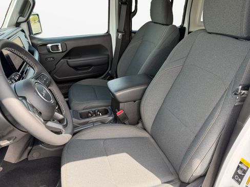 Used 2025 Jeep Wrangler Unlimited Sport AWD/4WD image 9