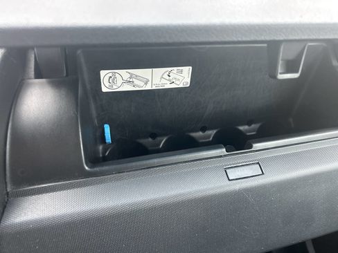 Used 2009 Dodge Avenger SE image 32