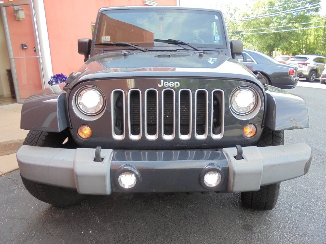 Used 2017 Jeep Wrangler Unlimited Sahara w/ Connectivity Group AWD/4WD image 39