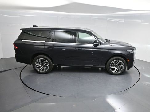 Used 2025 Lincoln Navigator Reserve AWD/4WD image 47