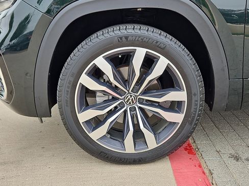 Certified 2022 Volkswagen Atlas SEL Premium image 5