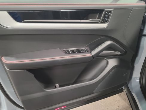 New 2026 Porsche Cayenne S image 13