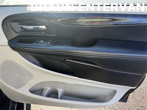 Used 2012 Dodge Grand Caravan SXT image 14