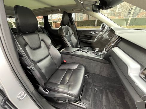 Used 2020 Volvo XC60 T6 Momentum image 26