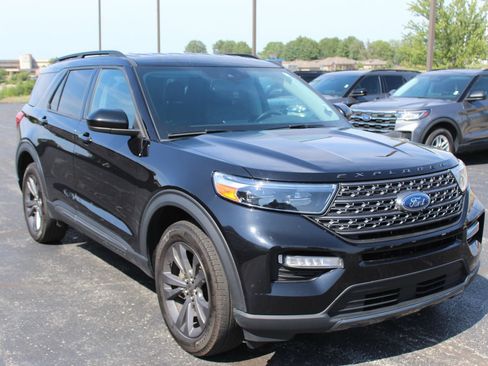 Used 2023 Ford Explorer XLT w/ Equipment Group 202A AWD/4WD image 8