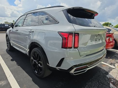 Certified 2023 Kia Sorento SX FWD image 13