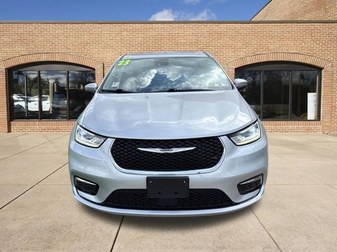 Used 2023 Chrysler Pacifica Touring-L FWD image 17