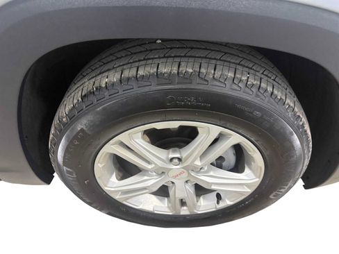 Used 2024 GMC Terrain SLE FWD image 12