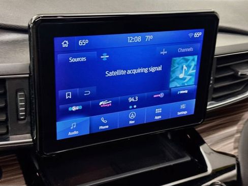 Used 2022 Ford Explorer Limited w/ Equipment Group 301A AWD/4WD image 15