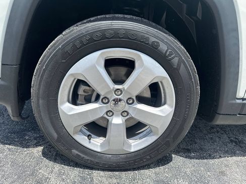 Used 2019 Jeep Compass Latitude FWD image 13