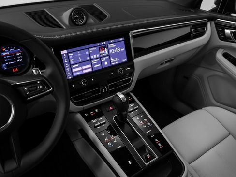 Used 2025 Porsche Macan image 31