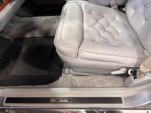 Used 1990 Cadillac Fleetwood Sedan image 11