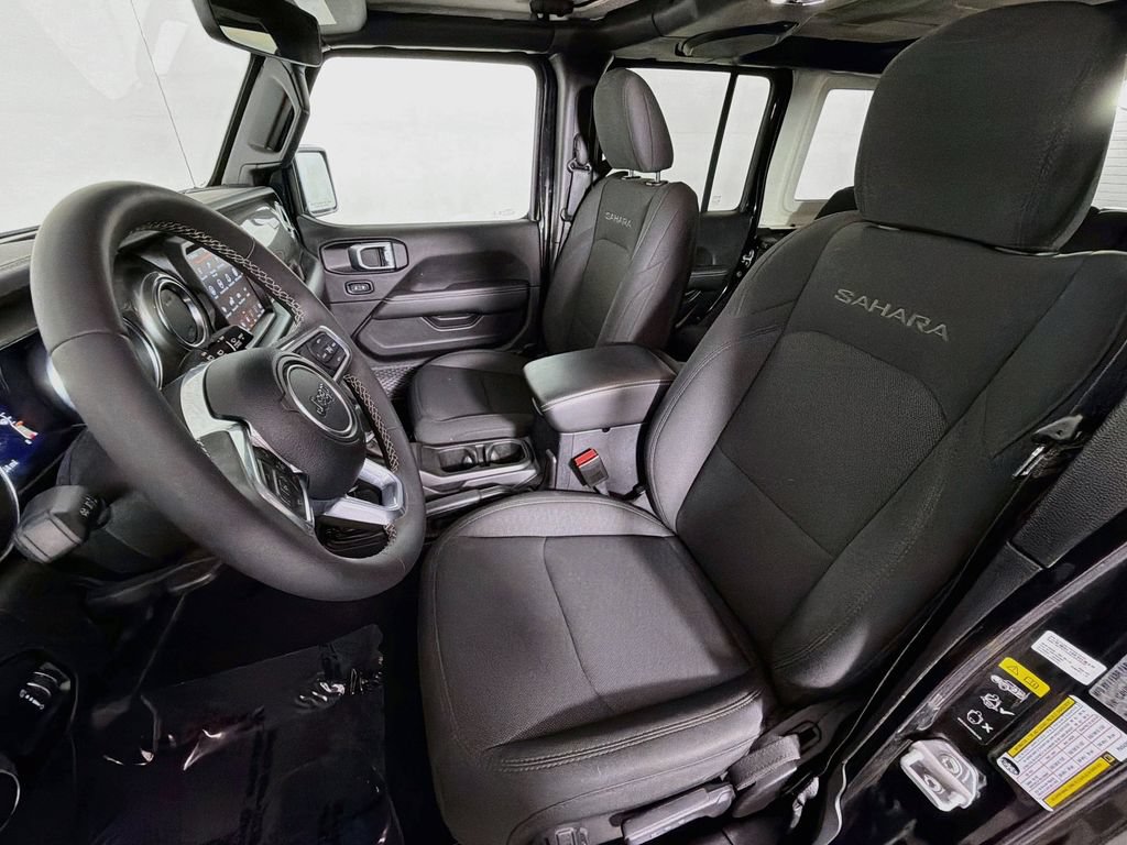 Used 2023 Jeep Wrangler Unlimited Sahara AWD/4WD image 21