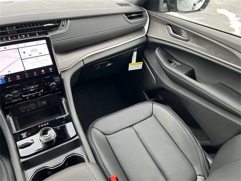 New 2025 Jeep Grand Cherokee L Limited w/ Luxury Tech Group II image 35