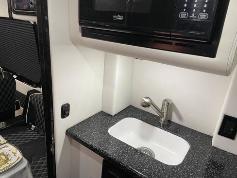 Used 2022 Mercedes-Benz Sprinter 2500 image 9