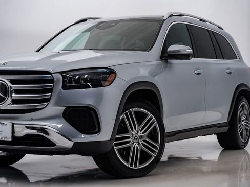 Used 2025 Mercedes-Benz GLS 450 4MATIC image 2