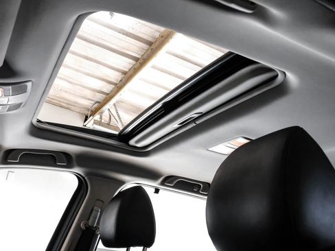 Used 2018 MAZDA CX-9 Touring w/ Touring Premium Package image 4