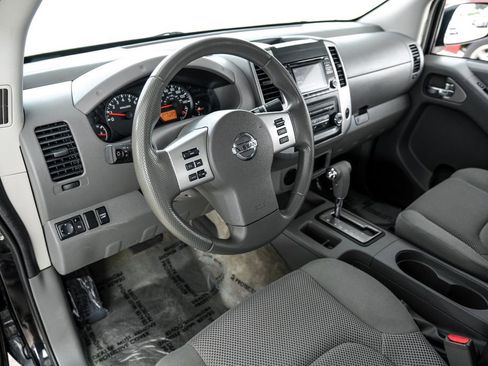 Used 2018 Nissan Frontier SV RWD image 2