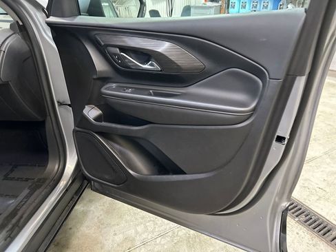 Used 2024 GMC Terrain SLT image 37