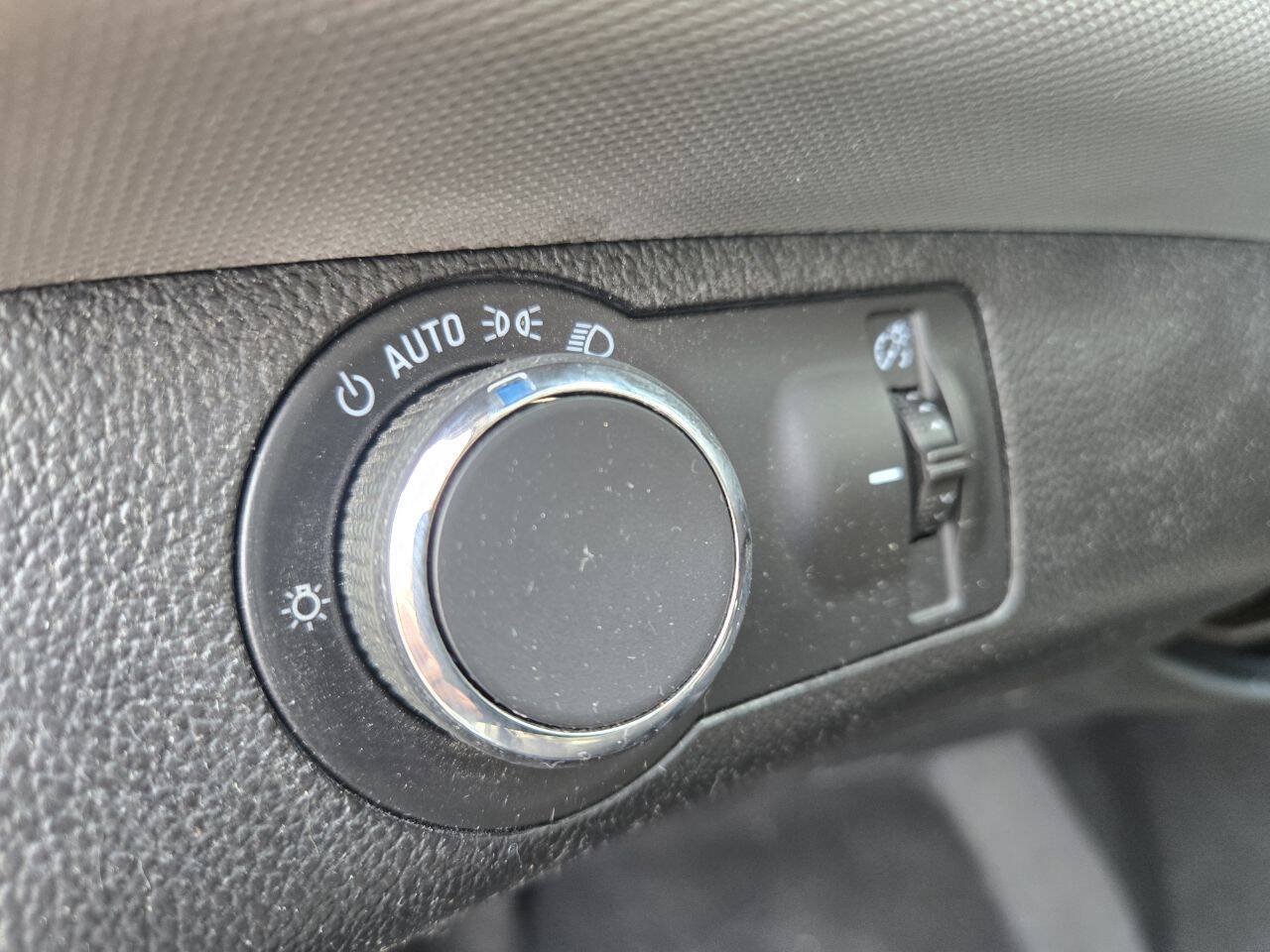 Used 2015 Chevrolet Sonic LT FWD image 13