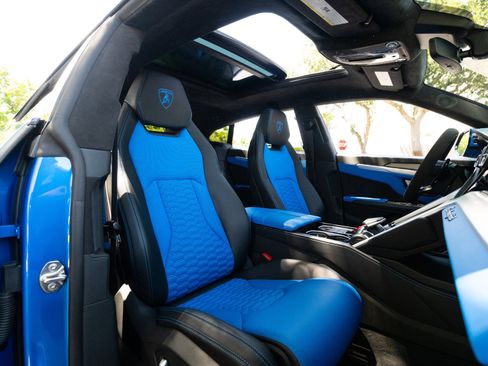 Used 2019 Lamborghini Urus AWD/4WD image 8