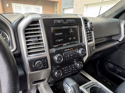 Used 2015 Ford F150 Lariat image 21