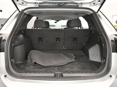 Used 2021 Chevrolet Equinox LT image 36