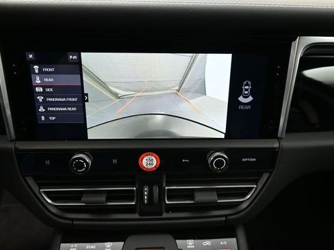 Certified 2025 Porsche Macan AWD/4WD image 12