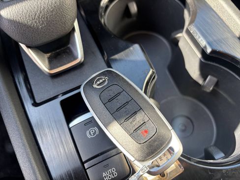 Used 2025 Nissan Rogue SV AWD/4WD image 26