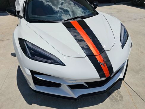 Used 2025 Chevrolet Corvette E-Ray AWD/4WD image 3