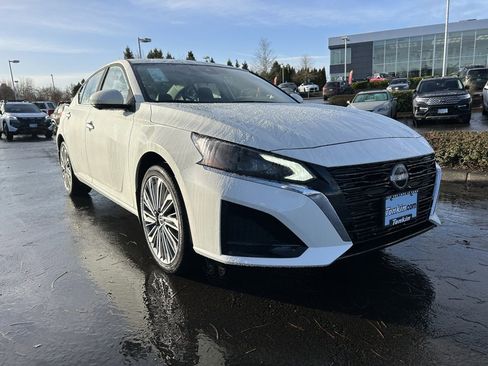 Used 2025 Nissan Altima 2.5 SL image 1