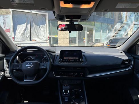 Used 2025 Nissan Rogue SV AWD/4WD image 35