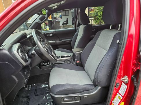 Used 2020 Toyota Tacoma TRD Off-Road w/ Technology Package RWD image 17